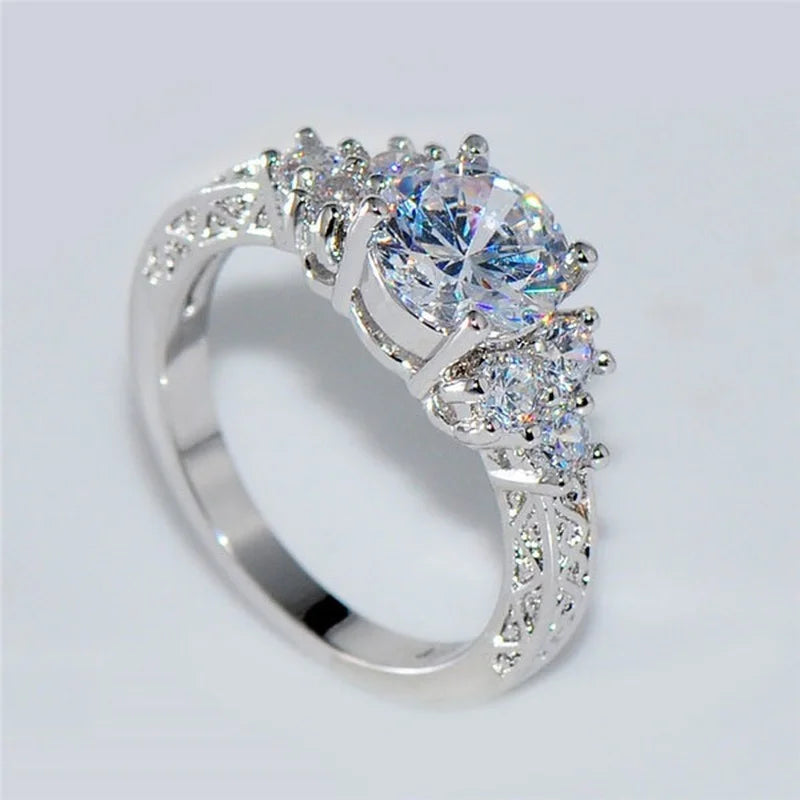 Exquisite Silver Color White Zircon Crystal Ring