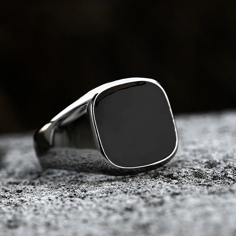 Classic Retro Black Ring